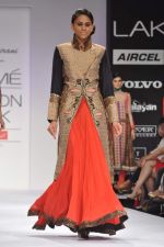 Model walk the ramp for nandita thirani and payal singhal show at Lakme Fashion Week Day 1 on 3rd Aug 2012 (26).JPG
